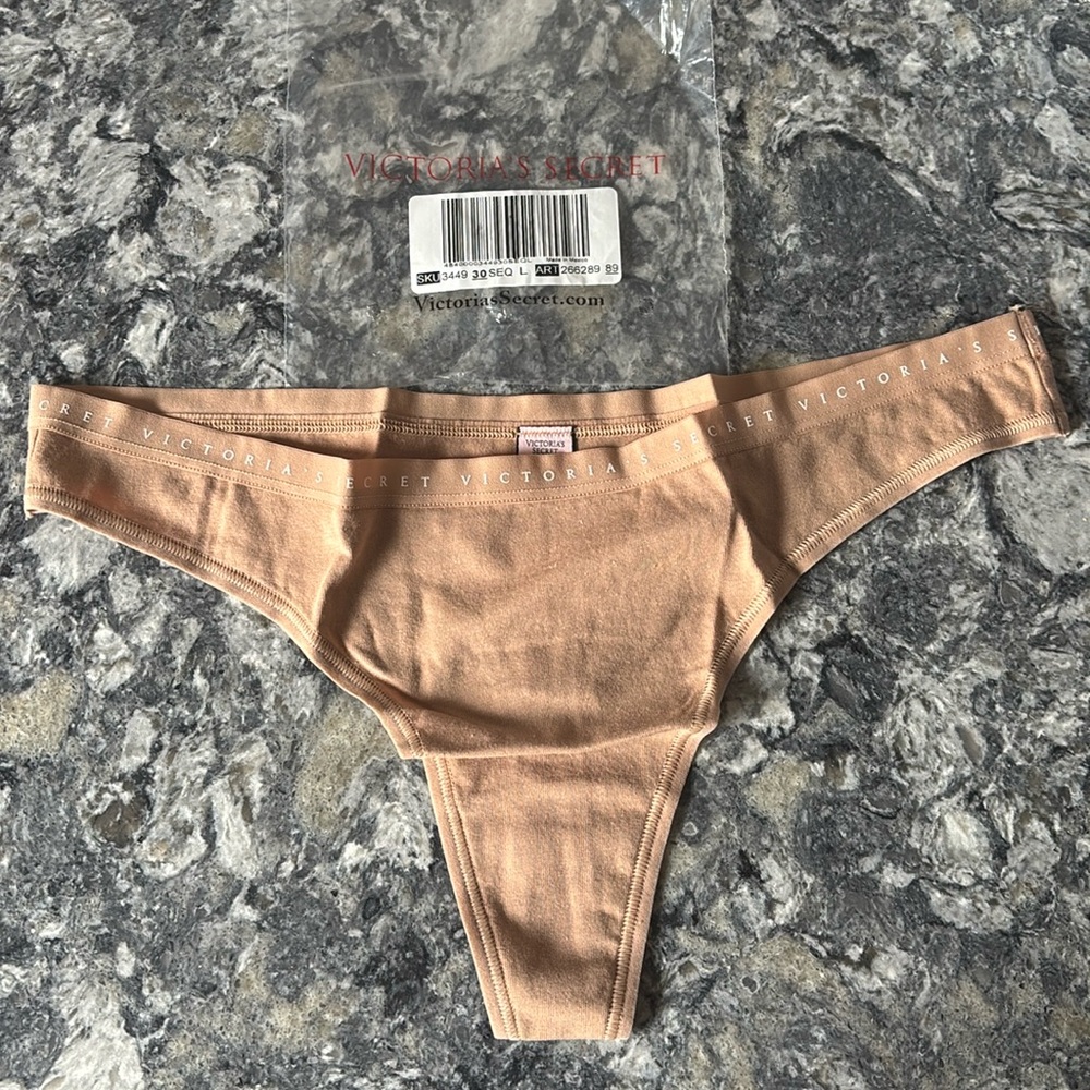 🆕 NWT Victoria's Secret Nude Thong Underwear, Size Large